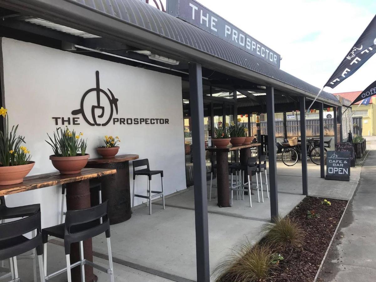 The Prospector Lawrence Motel ภายนอก รูปภาพ