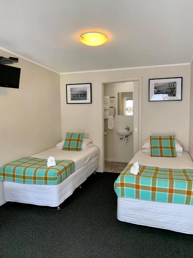 The Prospector Lawrence Motel ภายนอก รูปภาพ